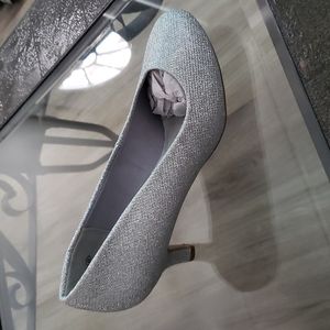 Dreampairs Luvly low heels, Silver glitter, Size 8